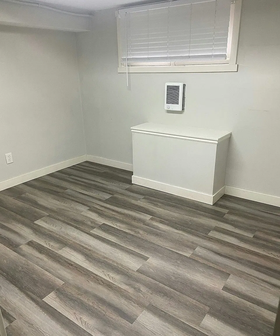 568 East 500 North, Unit Private MENS Rm (NE) — Photo 4