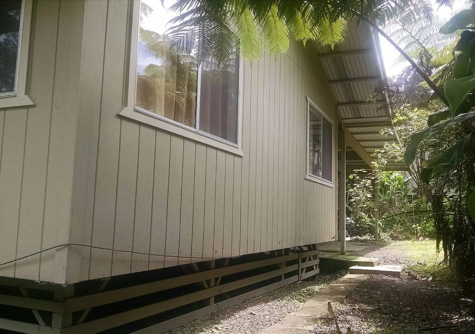 Lovely 3 bedroom 1.5 bath in cool Volcano Village — Photo 2