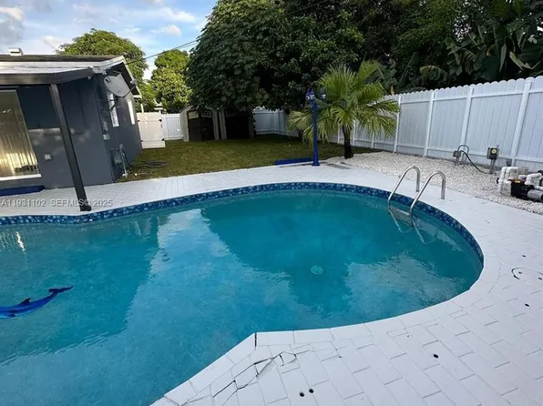 740 NW 178th Ter, Miami Gardens, FL 33169