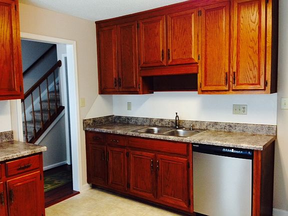 3rd image of 622 Twin Brooks Way