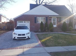 35 Pershing St, Dumont, NJ 07628