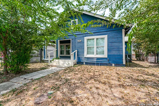 3 bed, 2.0 bath, 1592 sqft, $1,595 — Photo 1