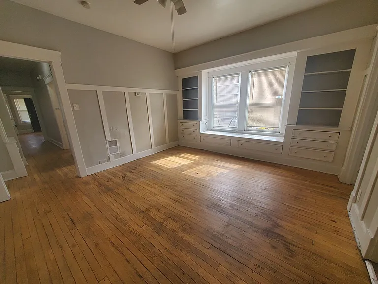 1446 E 115th St #4 — Photo 7