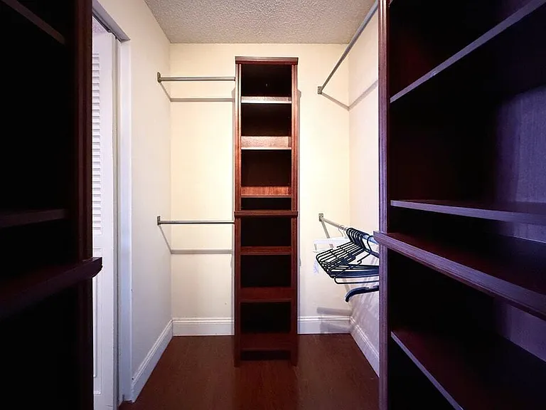 800 Parkview Dr #823 — Photo 16