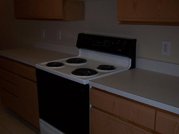 4th image of 38 E 10th St