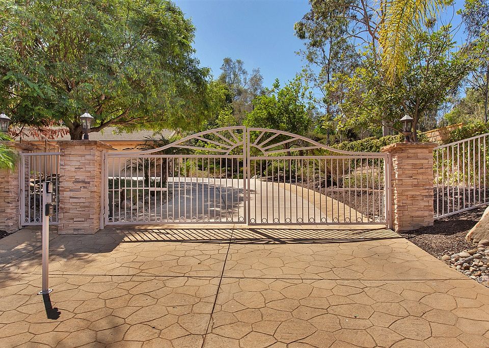 1st image of 944 Juniper Ln