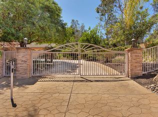 944 Juniper Ln, Vista, CA 92081