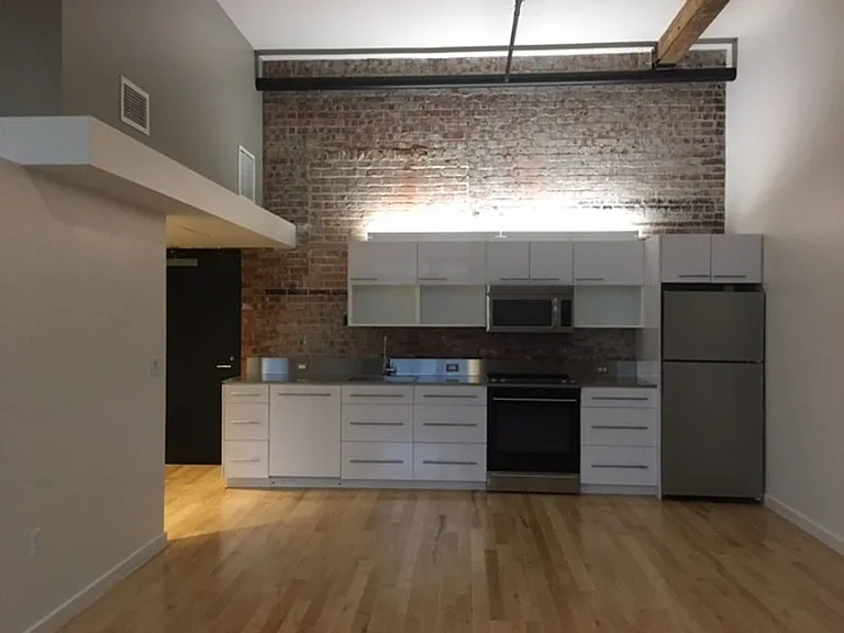 520Commerce — Photo 6