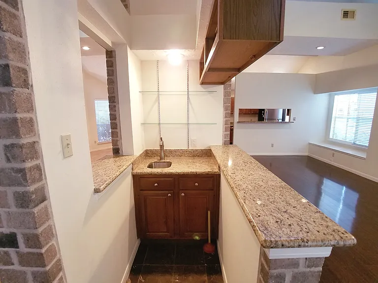 2111 Echo Rdg — Photo 14