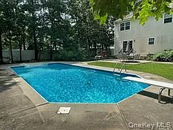 4 bed, 2.5 bath, 2500 sqft, $5,350 — Photo 2