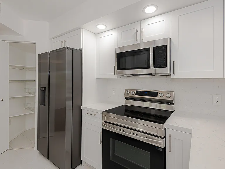 13800 SW 14th St #211C — Photo 2