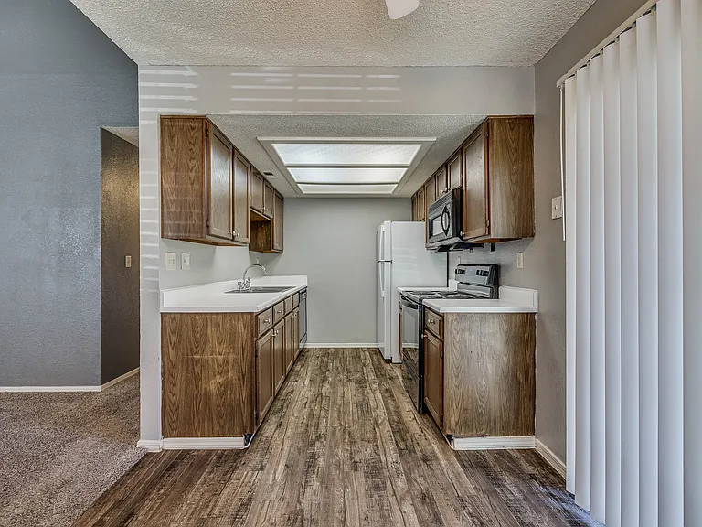 Lexington Commons - Renovated Kitchen