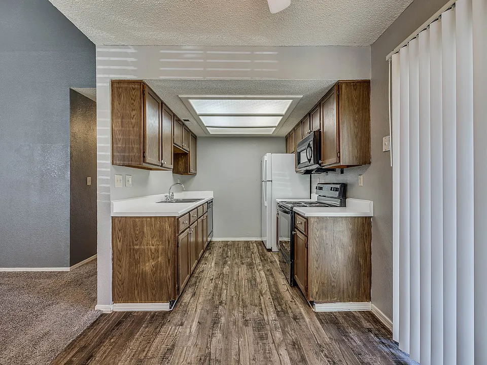 Lexington Commons - Renovated Kitchen