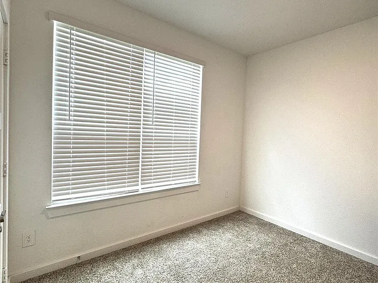 22603 Petrizzi Ln — Photo 6
