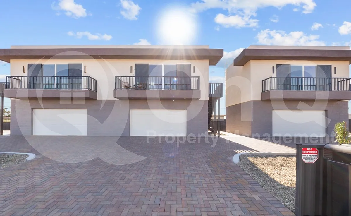 2 bed, 1.0 bath, 700 sqft, $1,800 — Photo 1