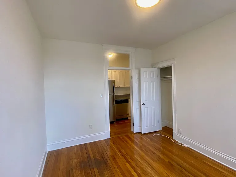 12 Camelot Ct #15R — Photo 11