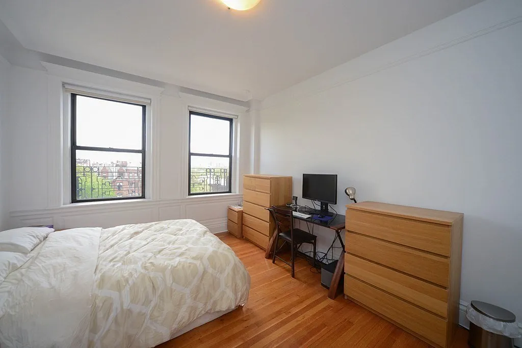 2 bed, 937 sqft, $4,900 — Photo 1