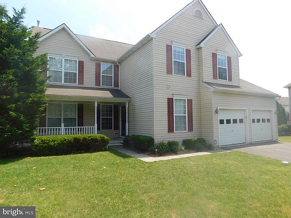 2nd image of 104 N Governor Way