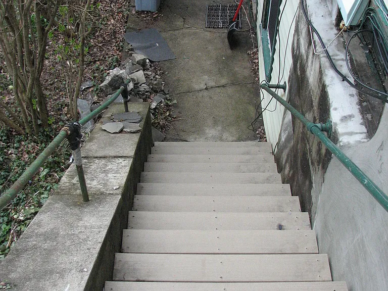 216 University Ave — Photo 50