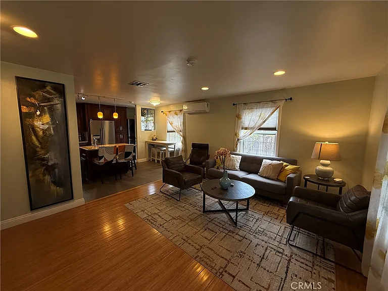 830 N Olive Ave — Photo 6