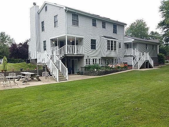 3rd image of 49102 Sherwood Ct #4