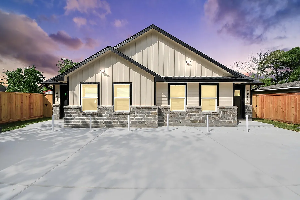 Building Photo - 7066 Villa Dr #A