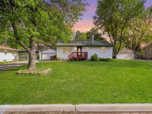 1011 Hathaway Ln NE, Fridley, MN 55432