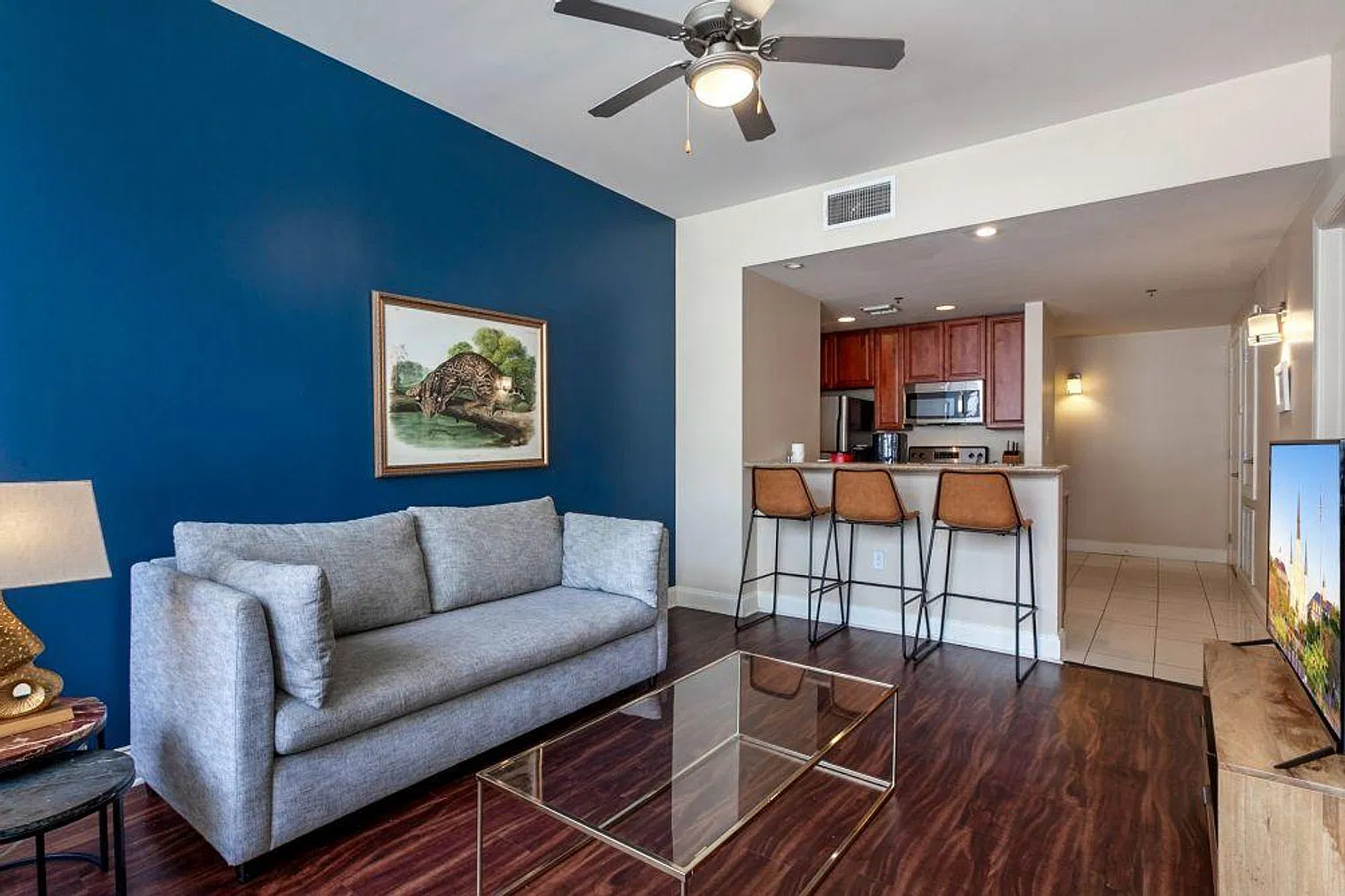 1 bed, 1.0 bath, 430 sqft, $4,298 — Photo 2