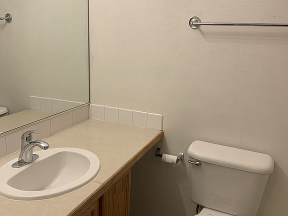 4th image of 960 Charter Pl NE