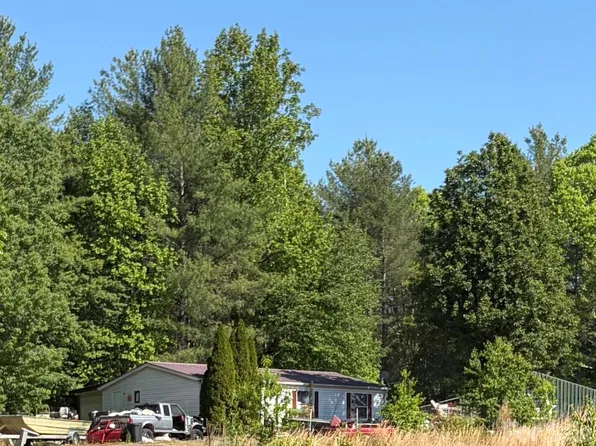 1400 Sweet Water Dr, Morganton, NC 28655