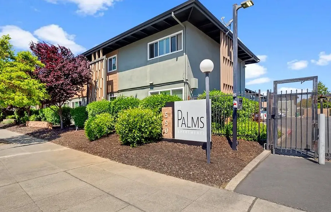 The Palms Apartments — Photo 2