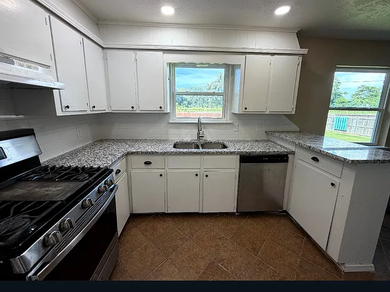 601 W 26th St S — Photo 19