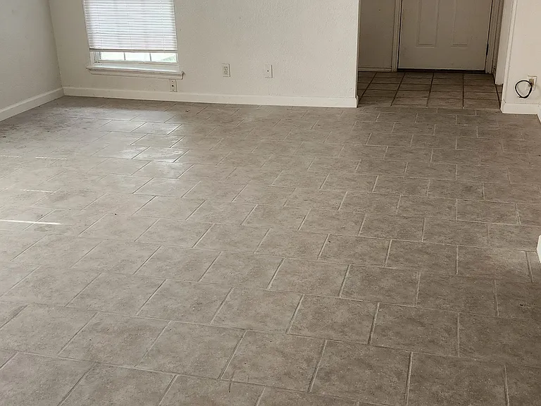 405 E Madison St — Photo 16