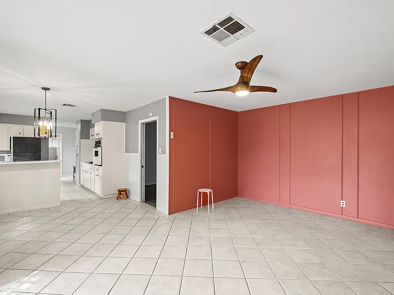Dillon St — Photo 2