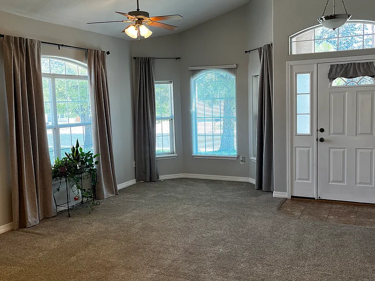 1013 Cedarcrest Dr — Photo 4