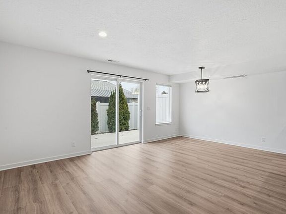 3rd image of 1506 N Michigan Ln #1
