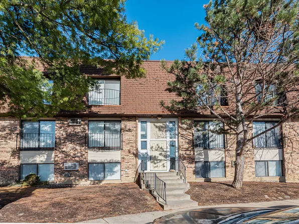 190 S Waters Edge Dr, Glendale Heights, IL