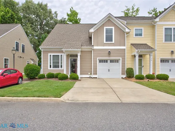 16 Village Park Ln, Poquoson, VA 23662