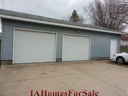 Garage (3 full stalls)