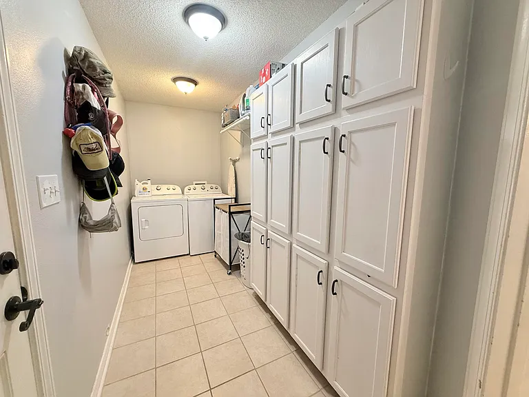 2414 Heritage Cir — Photo 15