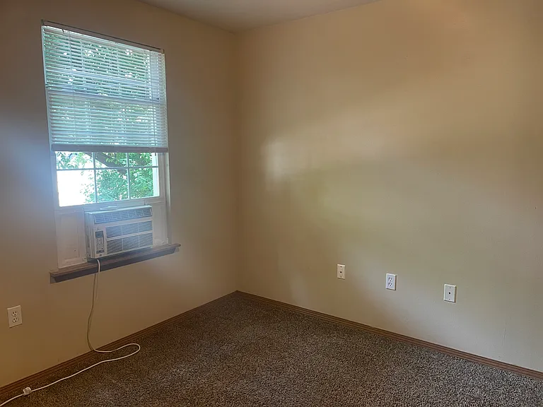 604 N Pine St #1 — Photo 8