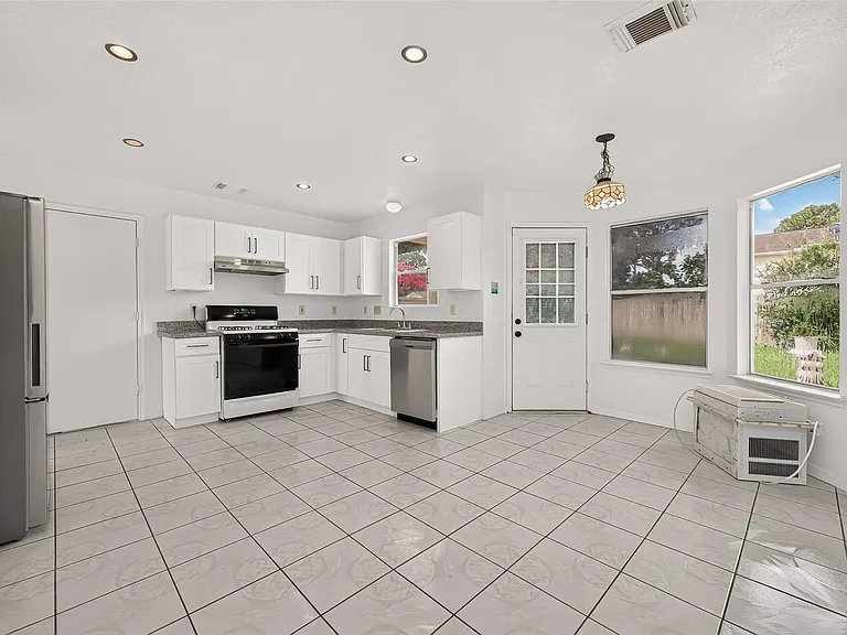 8202 Worthington Dr — Photo 15