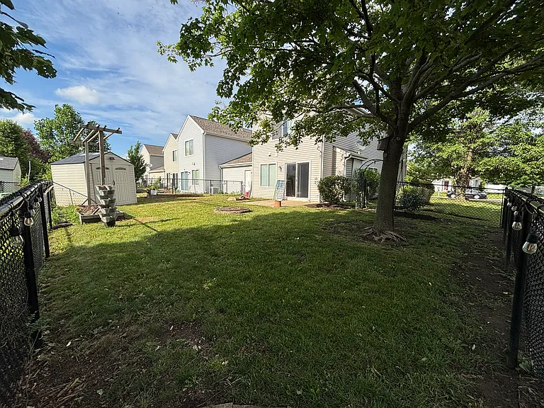 2477 Hillsboro Ln — Photo 15
