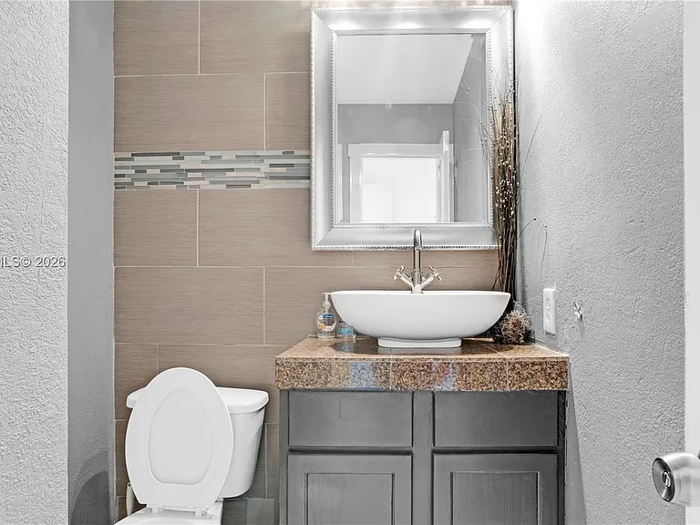 7925 Carlyle Ave #403 — Photo 8