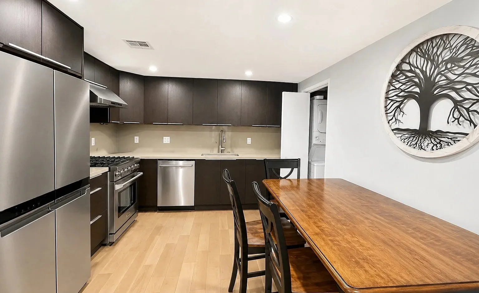 2 bed, 917 sqft, $3,050 — Photo 4