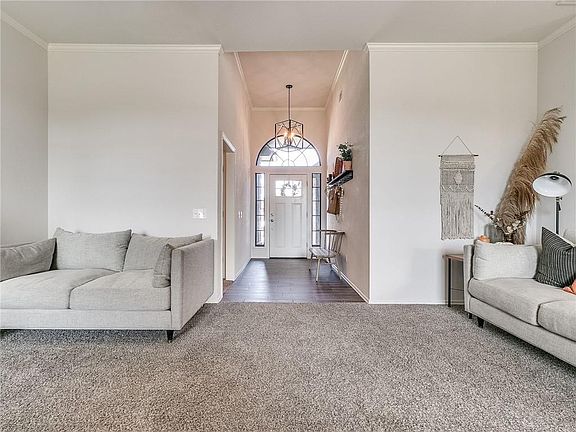 5th image of 808 SW 133rd St