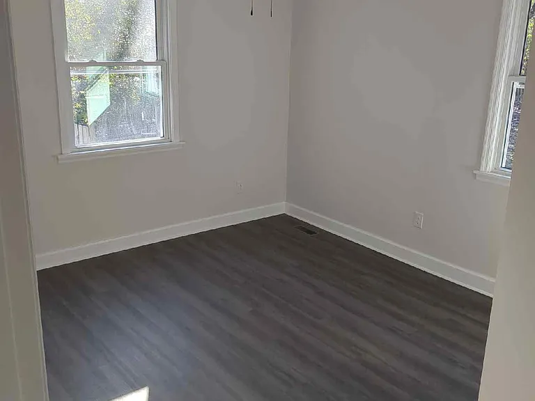 940 Colfax Dr — Photo 2