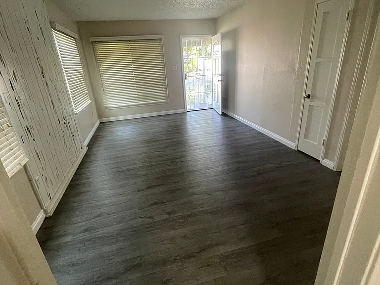 2303 Belle St — Photo 9