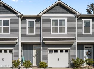 11 Acacia Rd, Hampstead, NC 28443