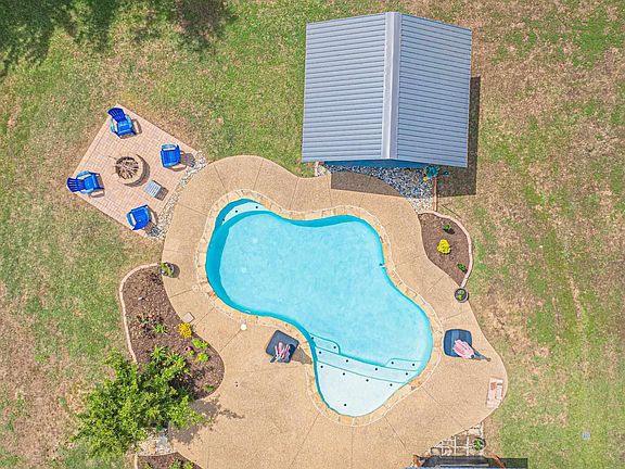4th image of 102 Wood Creek Ct